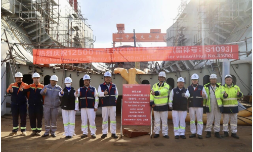 中集太平洋海工12500方LNG加注船顺利上船台