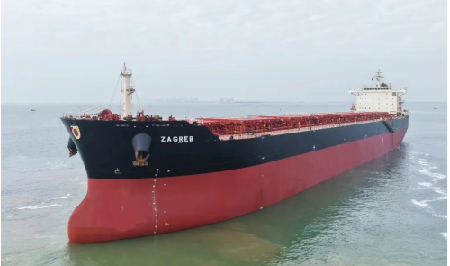 中船广西公司修船同日交付两船