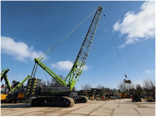 中联重科ZCC2200AE5履带起重机正式登陆欧盟高端市场
