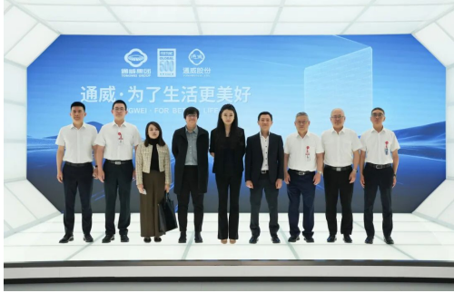 新加坡驻成都总领事陈知恩一行莅临通威参观交流